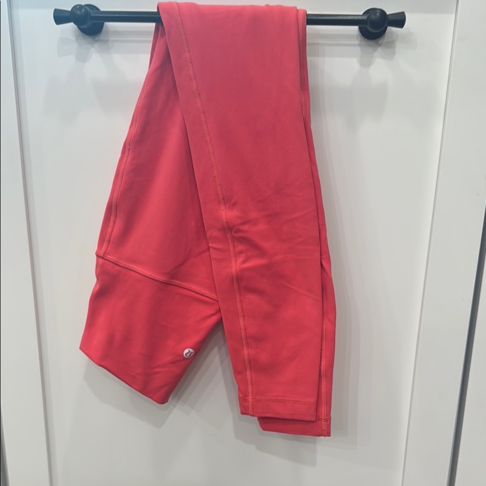Lululemon coral Leggings EUC. Length 28.